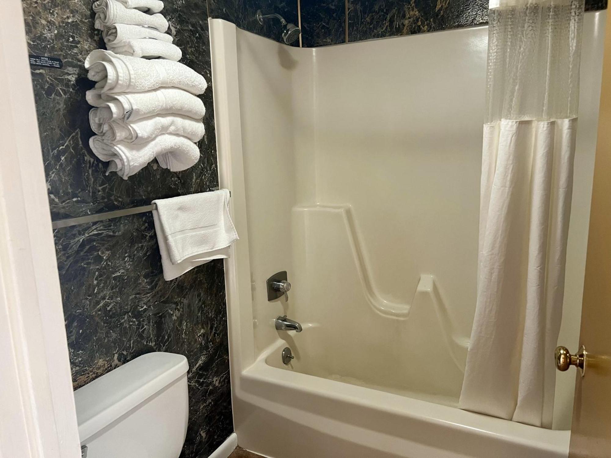 ทราเวลลอดจ์ บาย วินด์แฮม เฮอร์ชีย์ Hotel ภายนอก รูปภาพ
